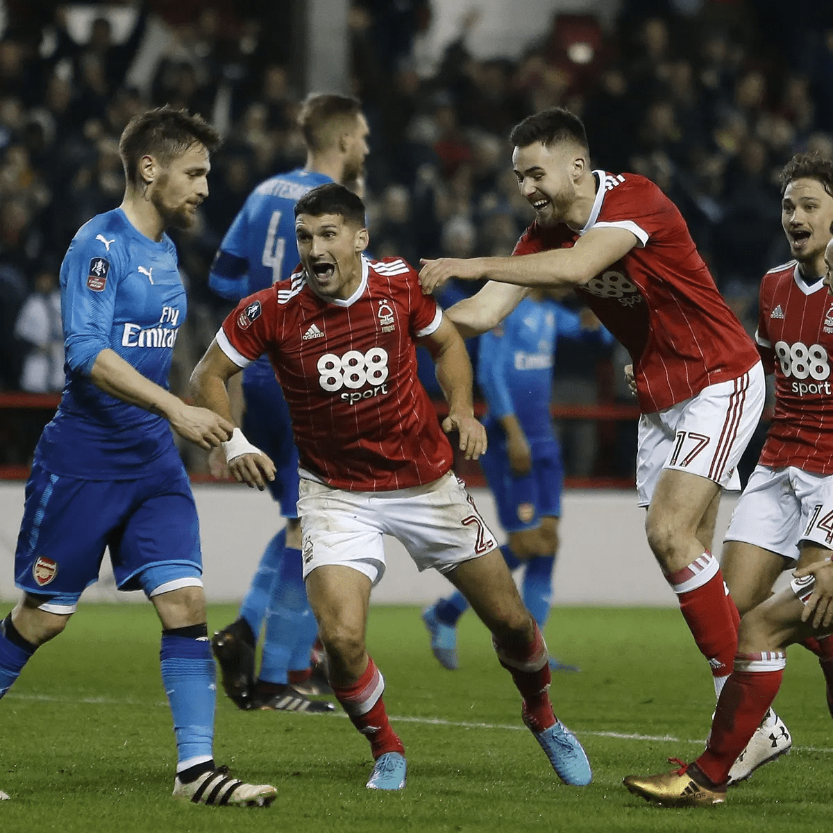 亨德森是所 亨德森是所