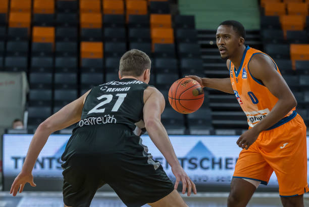 吉梅内斯强 吉梅内斯强