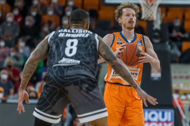 专员通过跟 专员通过跟